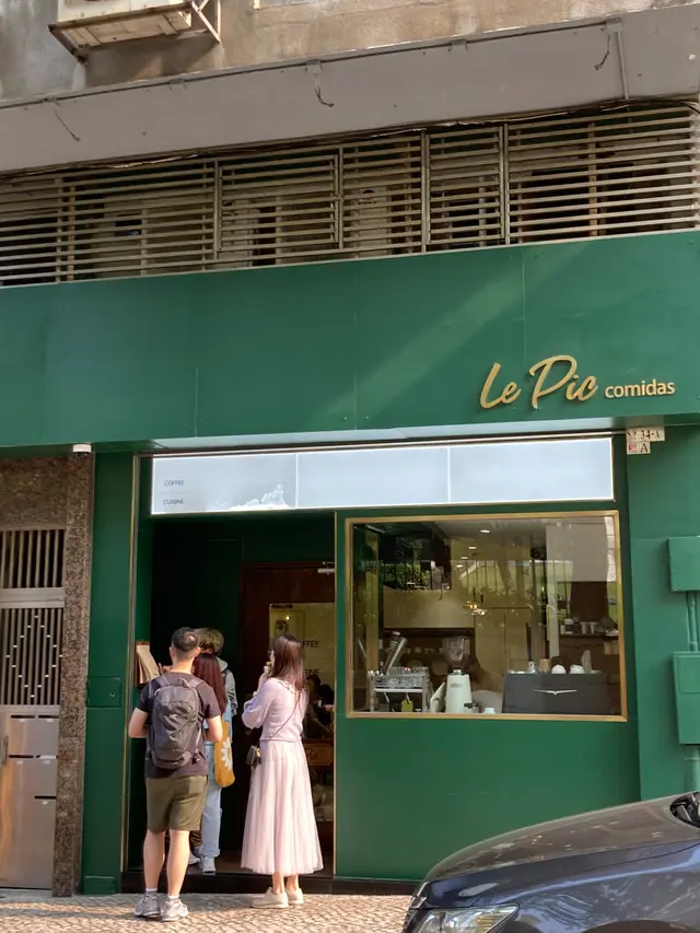 Le Pic-door-photo
